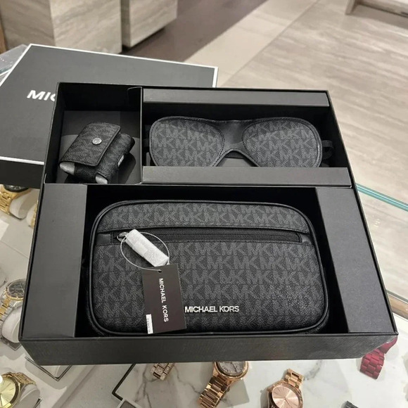 MICHAEL KORS MENS 3-in-1 Logo Travel Gift Set - Picture 1 of 13